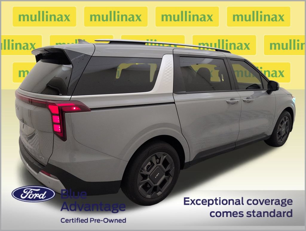 Used 2025 Kia Carnival EX FWD image 3