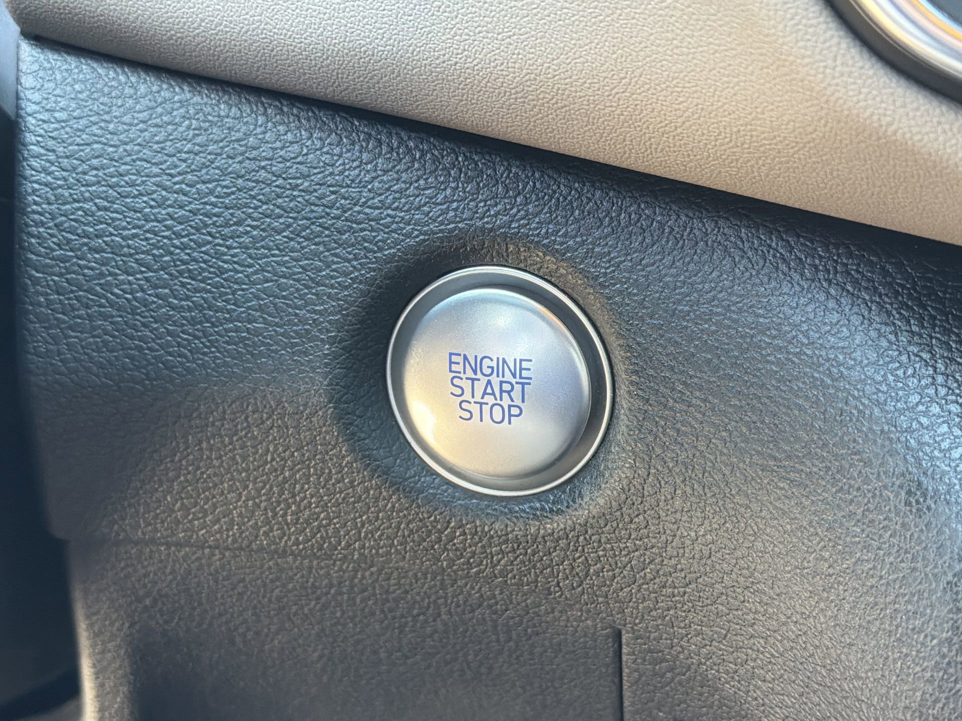 Used 2022 Hyundai Santa Fe SEL w/ Convenience Package image 10