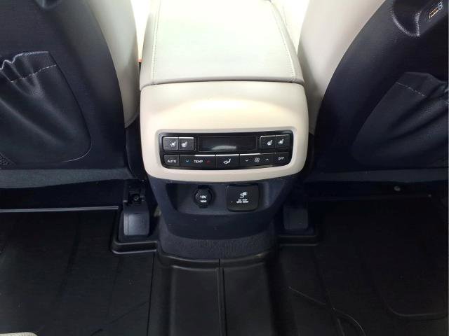 Used 2022 Hyundai Palisade Limited w/ Winter Package AWD/4WD image 17