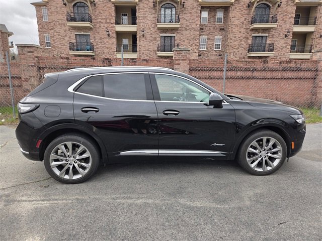 Used 2022 Buick Envision Avenir w/ Technology Package II image 5