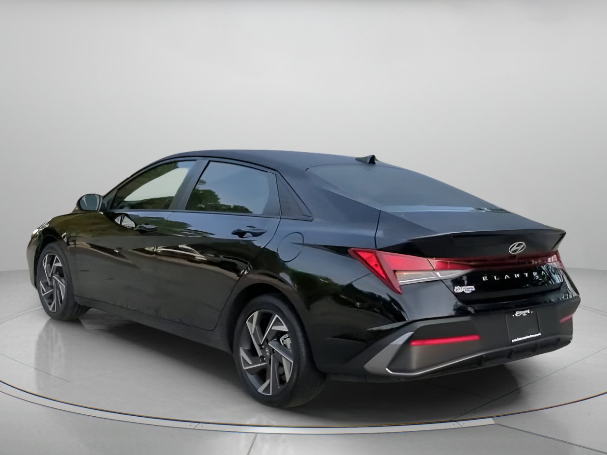Used 2025 Hyundai Elantra Sport FWD image 21