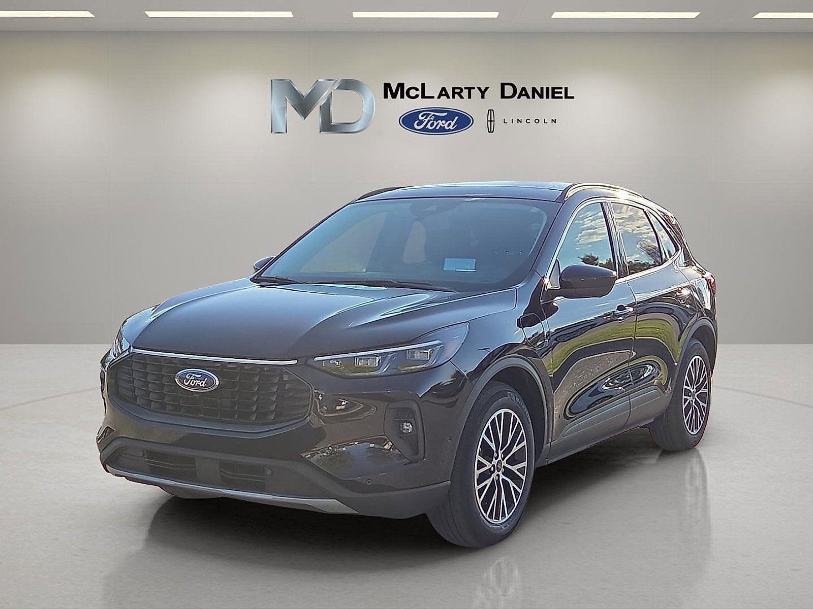 Certified 2024 Ford Escape SE w/ PHEV Premium Package image 2