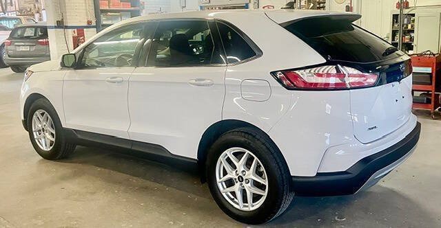 Certified 2024 Ford Edge SEL w/ Convenience Package AWD/4WD image 4