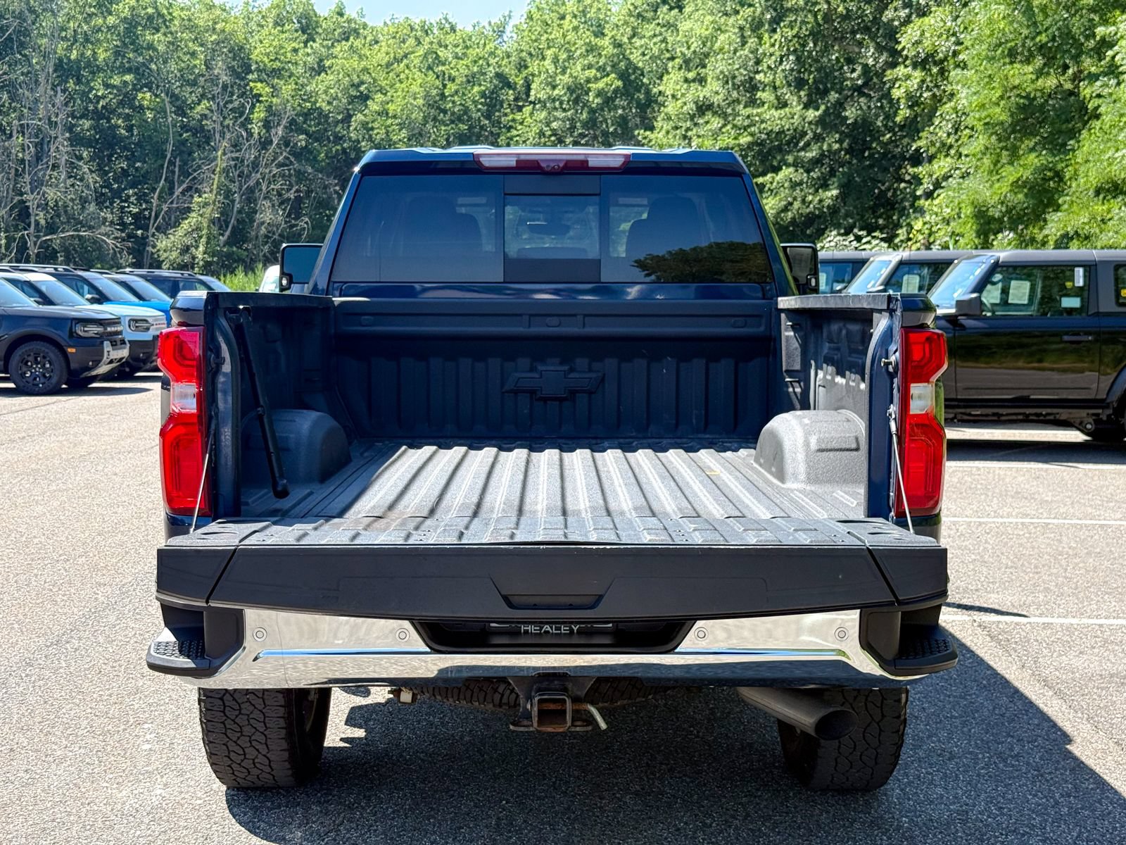 Used 2022 Chevrolet Silverado 2500 LTZ w/ LTZ Premium Package AWD/4WD image 15