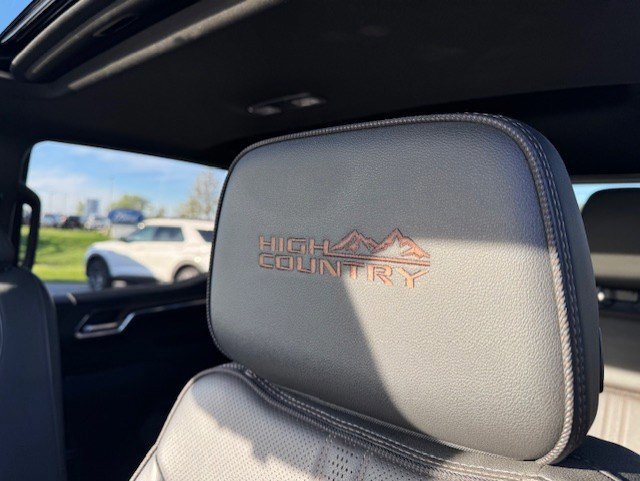 Used 2022 Chevrolet Silverado 1500 High Country w/ High Country Premium Package AWD/4WD image 15