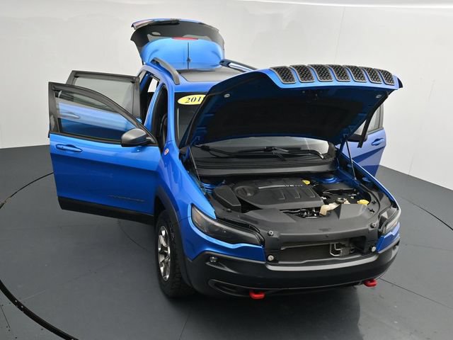 Used 2019 Jeep Cherokee Trailhawk w/ Comfort/Convenience Group AWD/4WD image 37