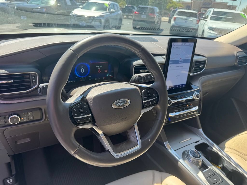 Certified 2023 Ford Explorer Platinum w/ Technology Package AWD/4WD image 8