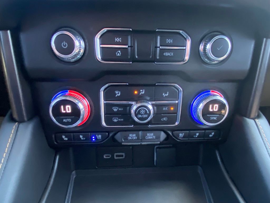 Used 2023 GMC Yukon AT4 w/ Technology Package AWD/4WD image 15