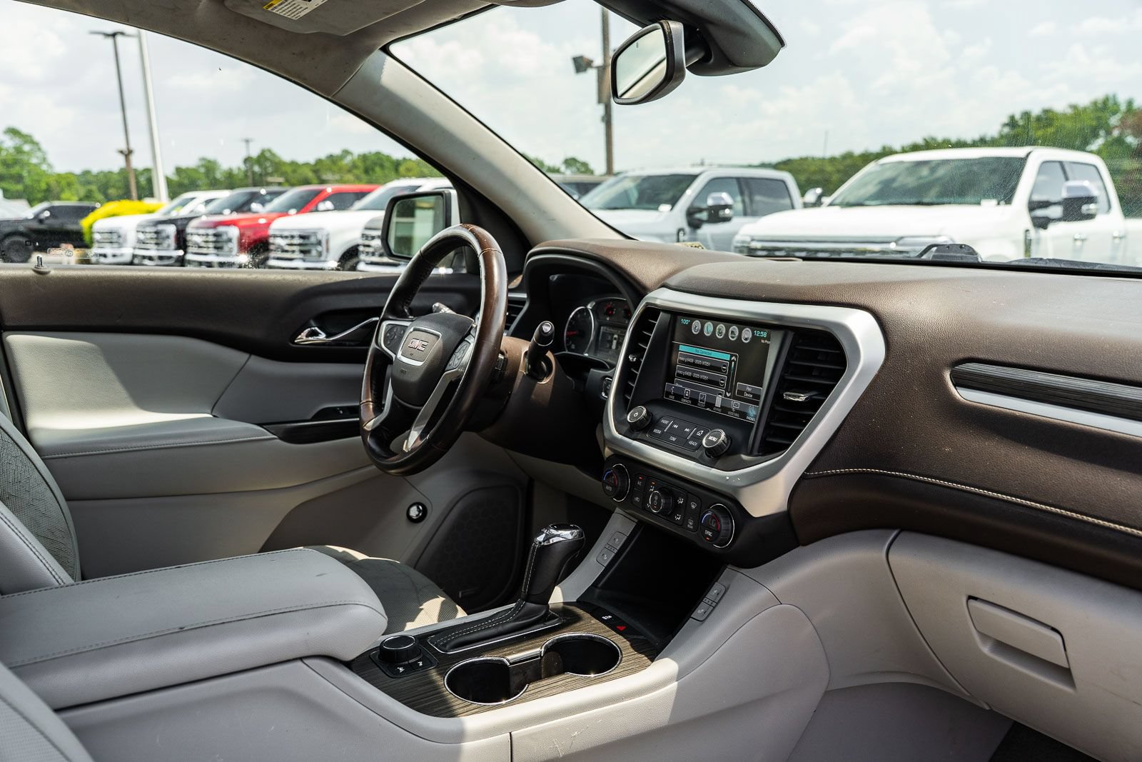 Used 2018 GMC Acadia SLT FWD image 12