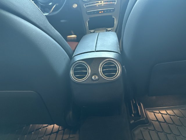 Used 2023 Mercedes-Benz GLC 300 4MATIC Coupe image 23