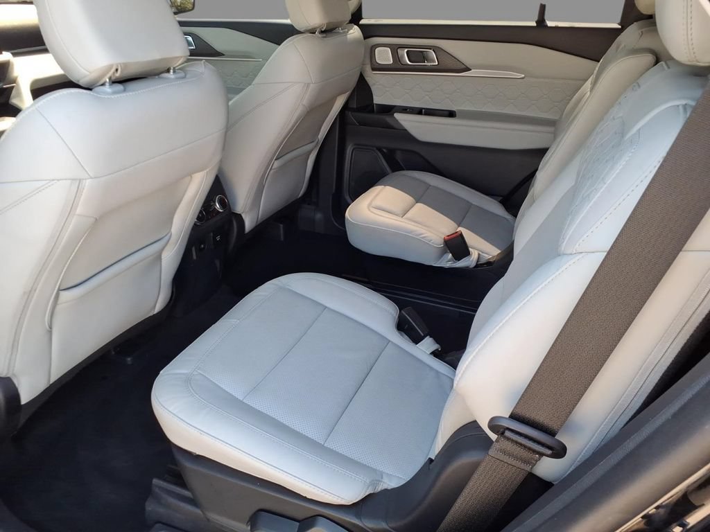 Certified 2025 Ford Explorer Platinum w/ LUX Leather Package AWD/4WD image 13