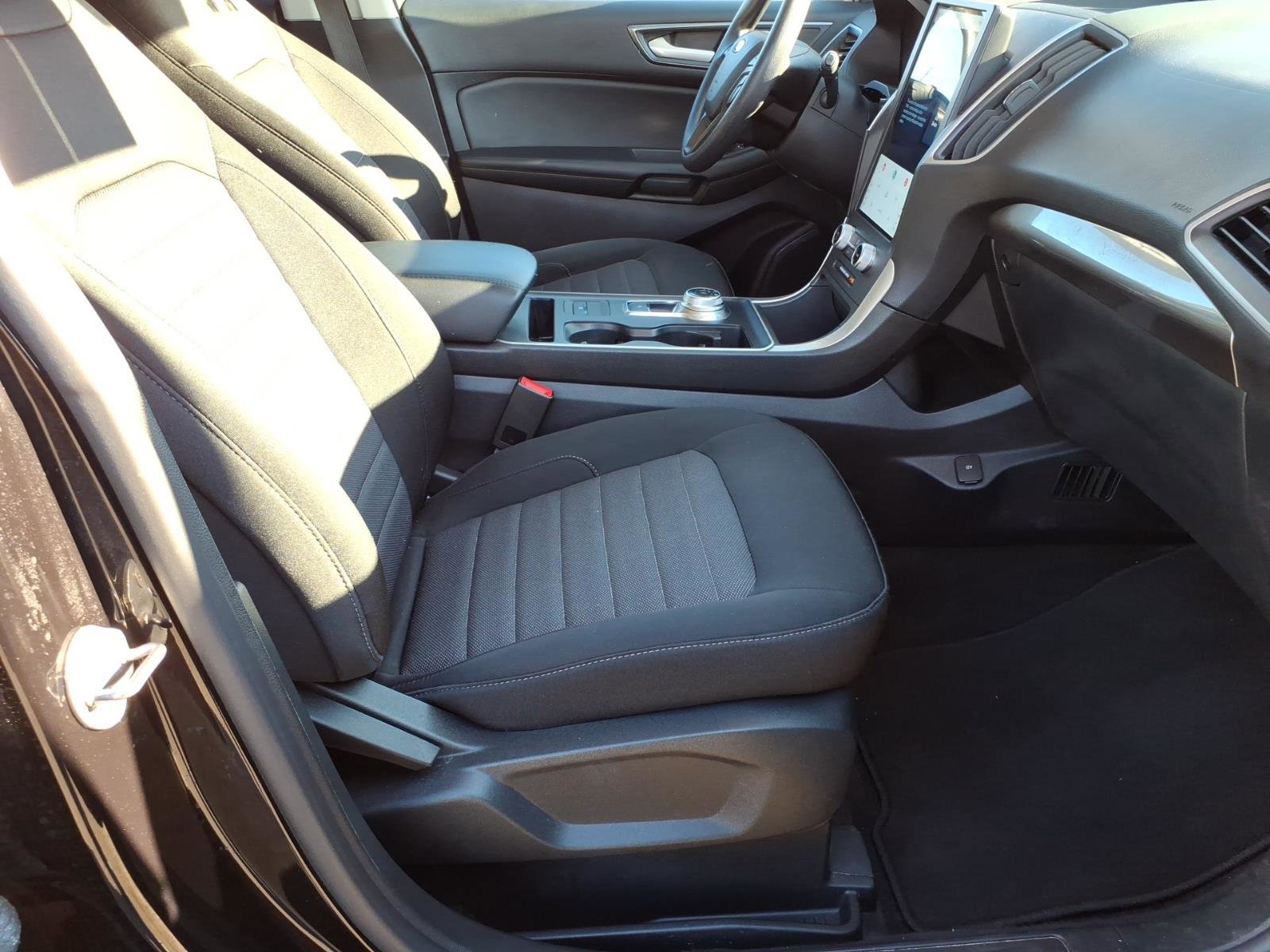 Certified 2022 Ford Edge SE w/ Black Appearance Package image 9