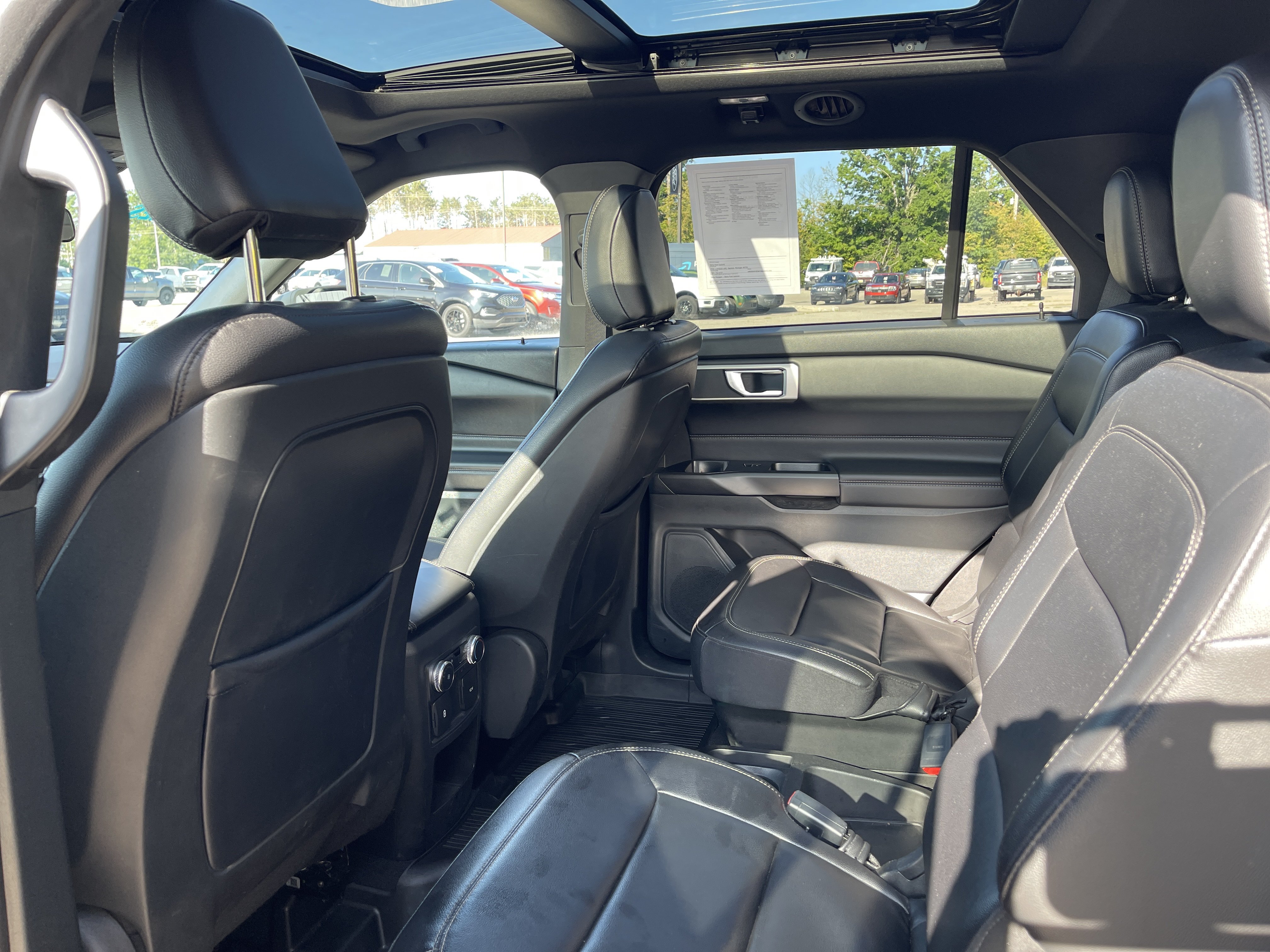 Certified 2020 Ford Explorer XLT w/ Equipment Group 202A AWD/4WD image 12