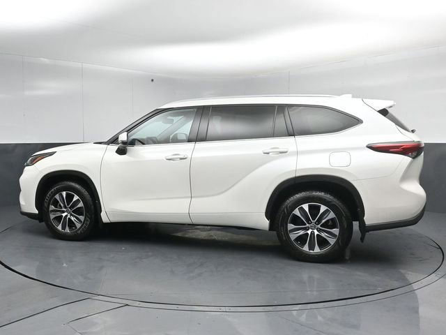 Used 2021 Toyota Highlander XLE AWD/4WD image 5