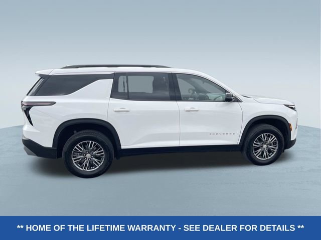 Used 2024 Chevrolet Traverse LT FWD image 2