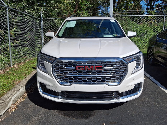 Used 2023 GMC Terrain Denali AWD/4WD image 2