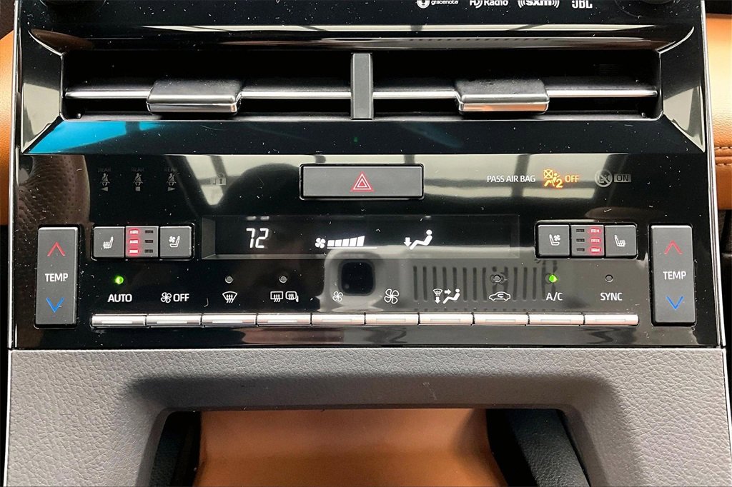 Used 2022 Toyota Avalon Limited image 31