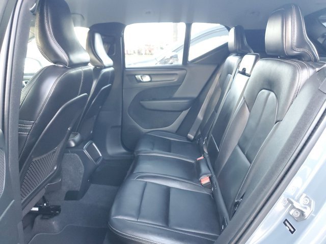 Used 2021 Volvo XC40 T5 Momentum w/ Protection Package Premier image 10