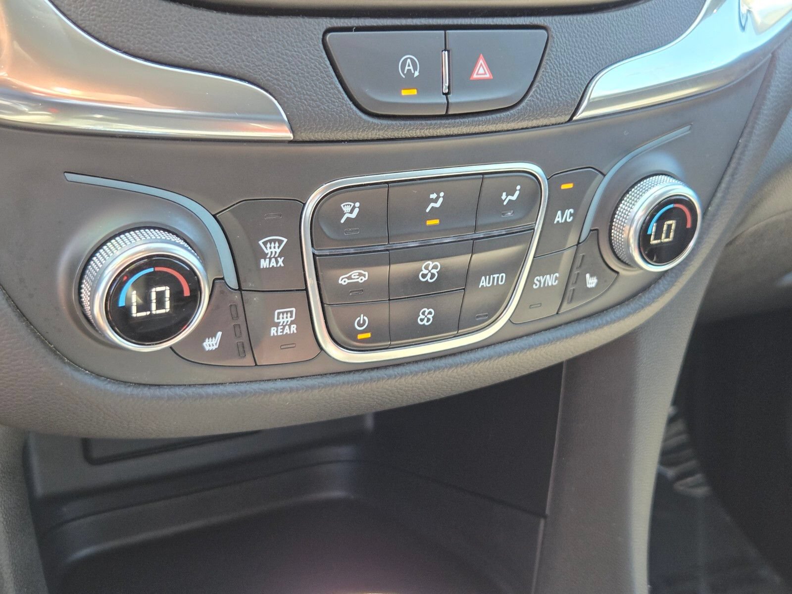 Used 2024 Chevrolet Equinox LT FWD image 22