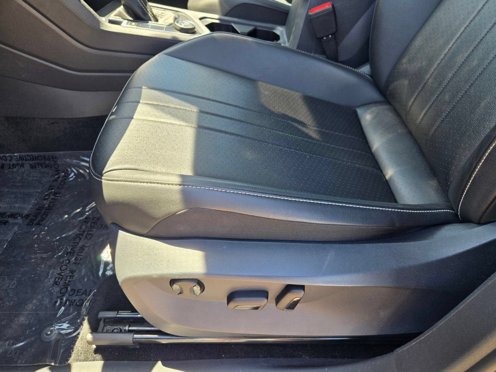 Used 2024 Volkswagen Tiguan SE AWD/4WD image 16