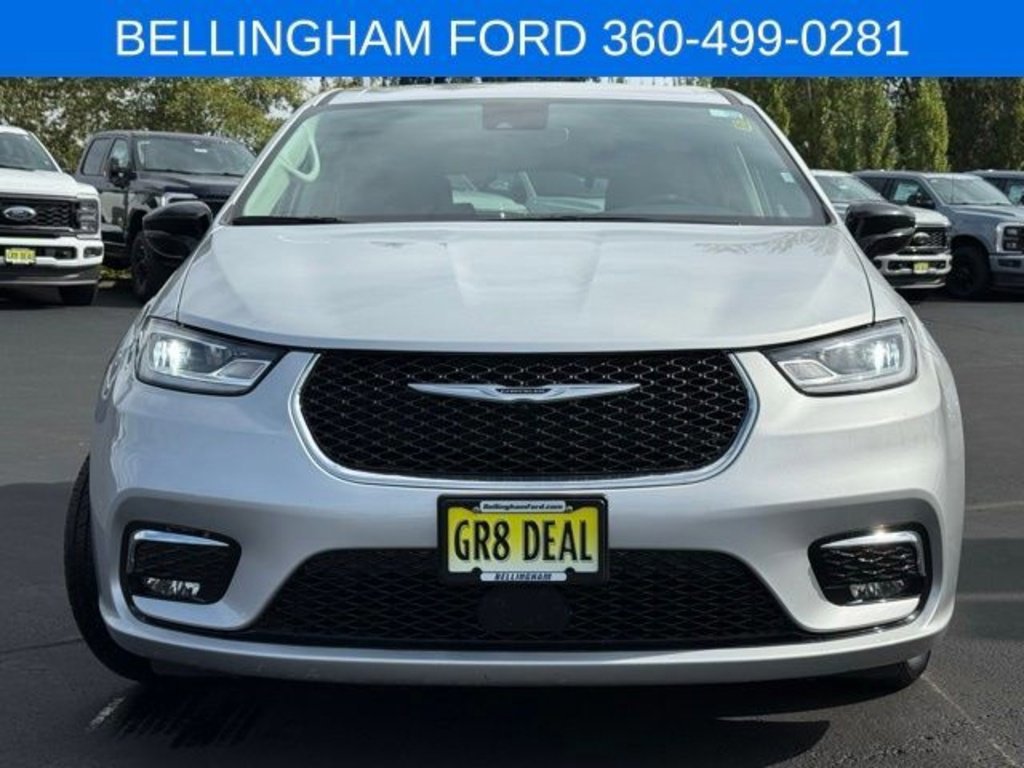 Used 2024 Chrysler Pacifica Touring-L image 10