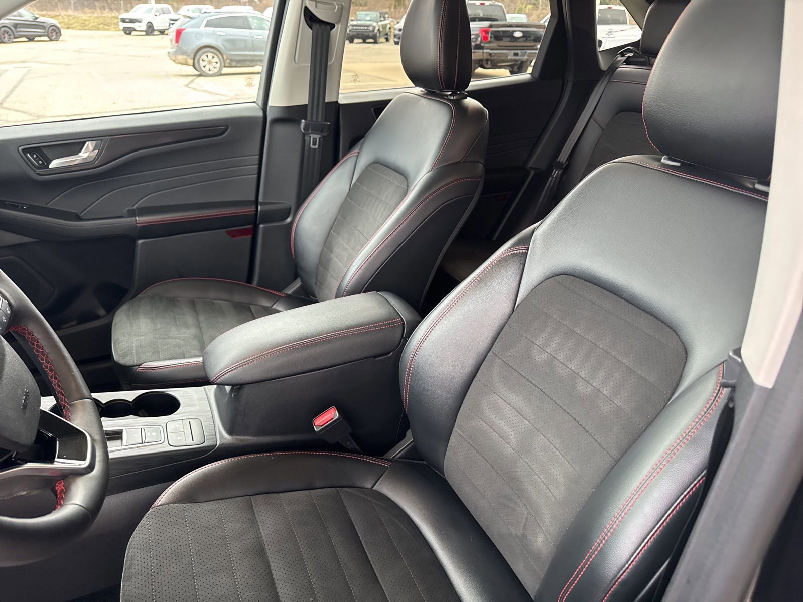 Certified 2022 Ford Escape SEL w/ SEL Stealth AWD Package image 24