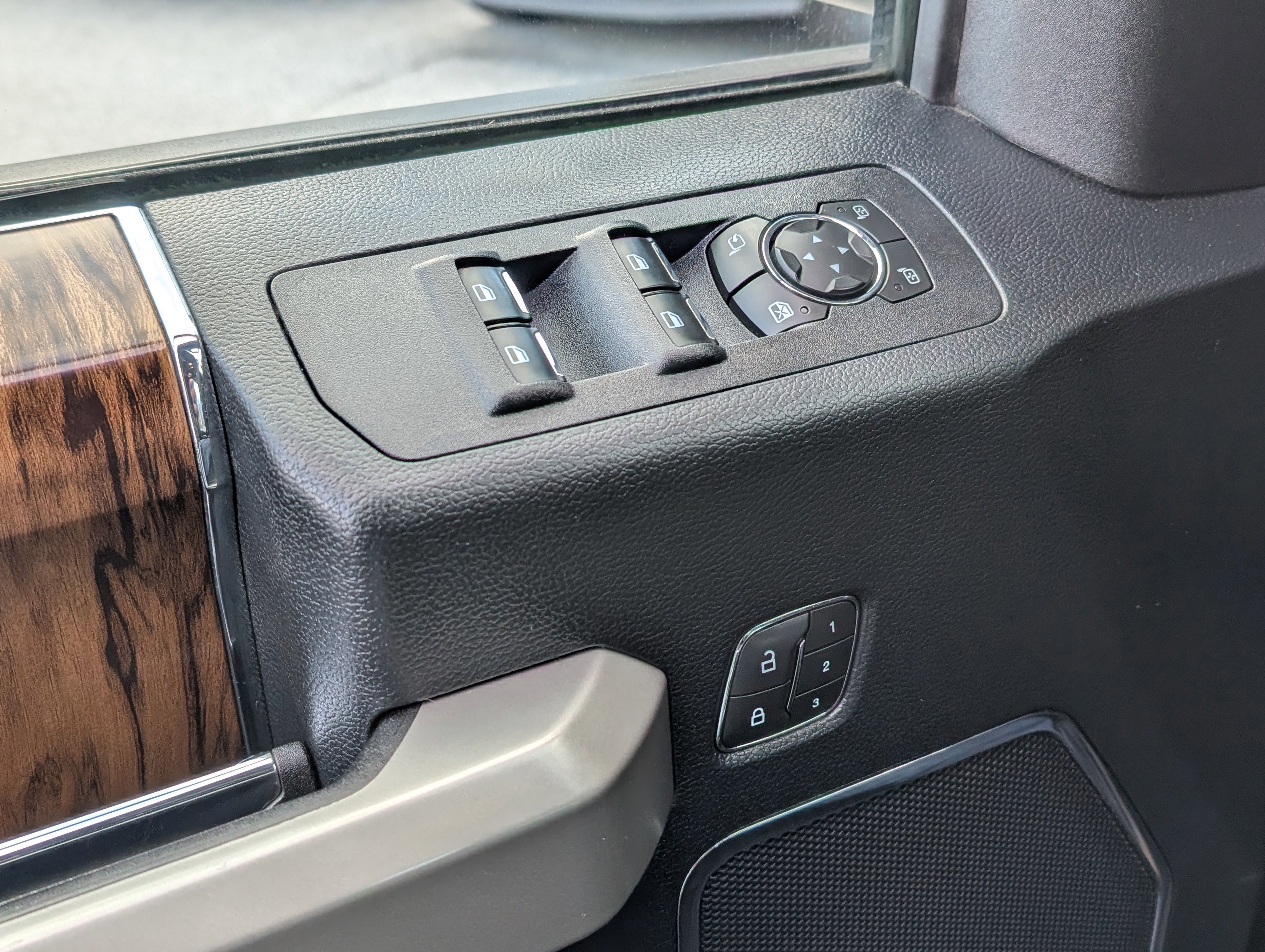 Certified 2018 Ford F150 Lariat image 16