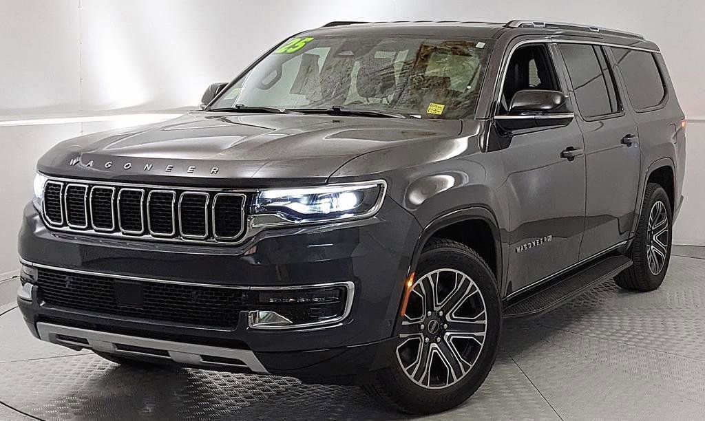 Used 2025 Jeep Wagoneer L Series II w/ 8-pass Seating Package AWD/4WD image 6