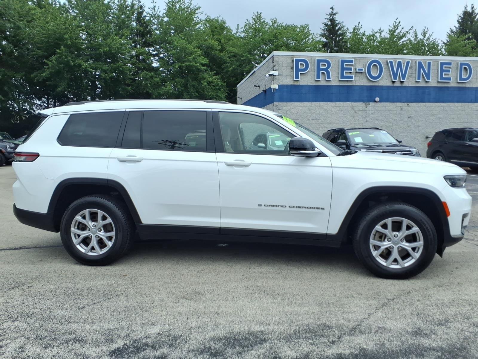 Used 2021 Jeep Grand Cherokee L Limited AWD/4WD image 2