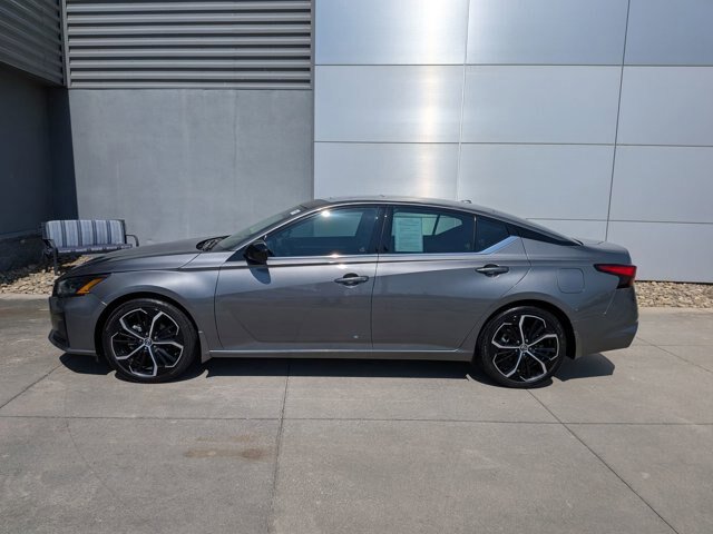 Used 2024 Nissan Altima 2.5 SR w/ SR Premium Package FWD image 7
