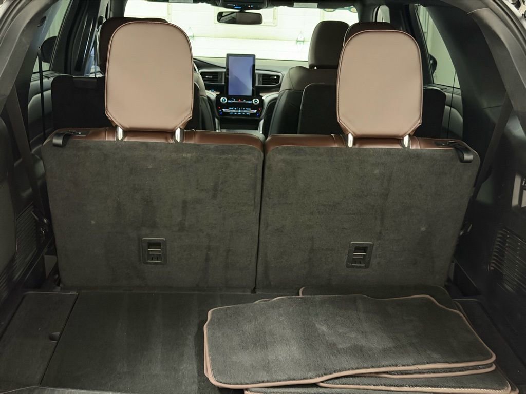 Certified 2023 Ford Explorer Platinum w/ Technology Package AWD/4WD image 17
