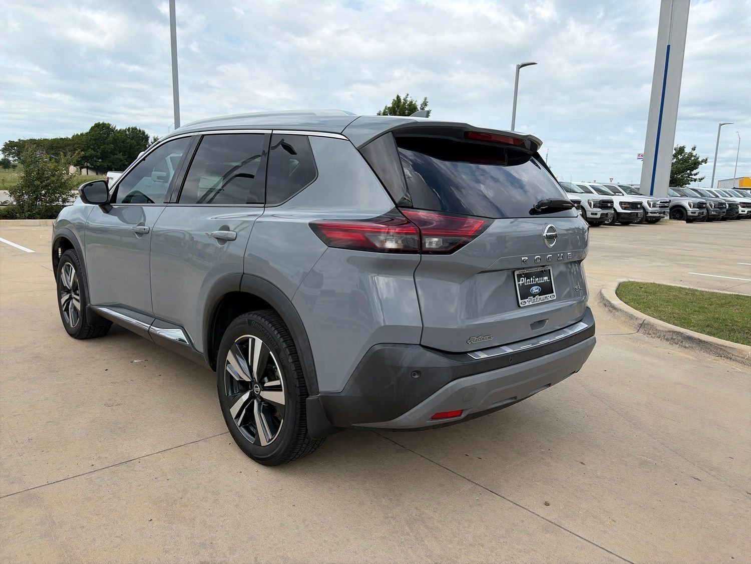 Used 2021 Nissan Rogue SL FWD image 3