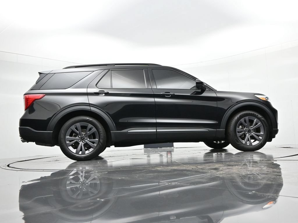 Certified 2022 Ford Explorer XLT w/ Equipment Group 202A RWD image 29