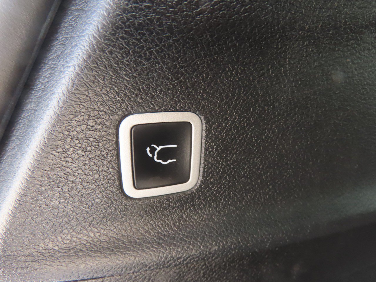 Used 2025 Chrysler Pacifica Limited FWD image 13