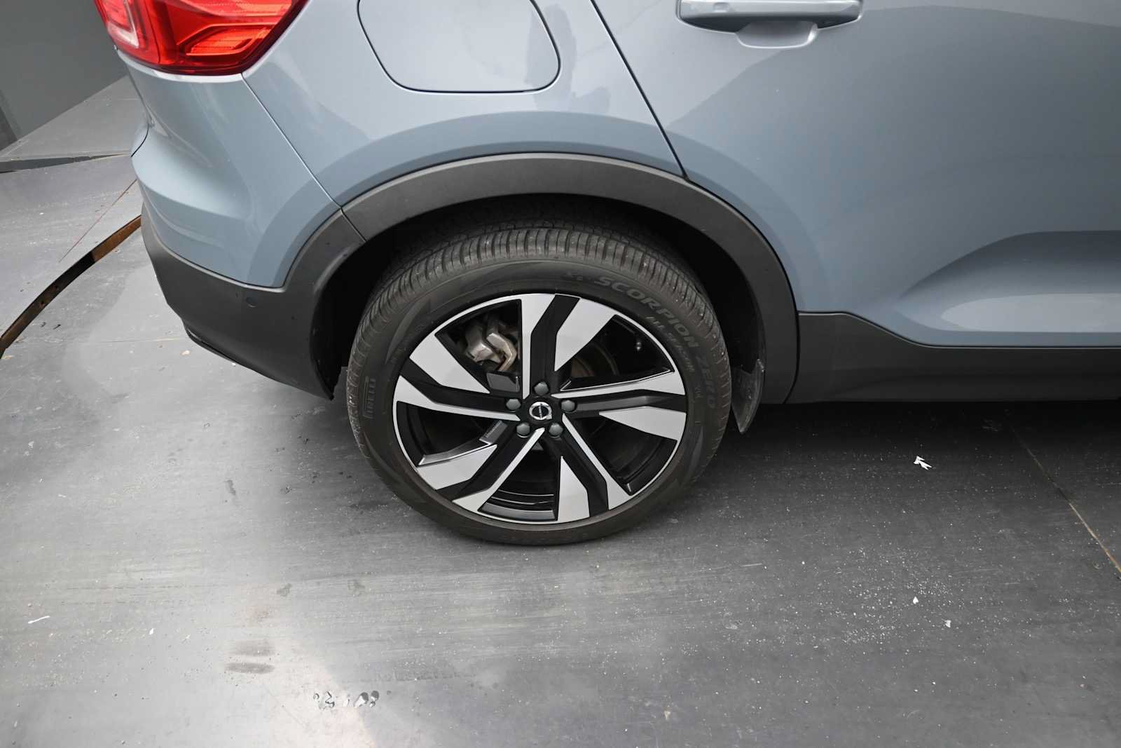 Used 2023 Volvo XC40 B5 Plus w/ Driver Assist Package AWD/4WD image 7
