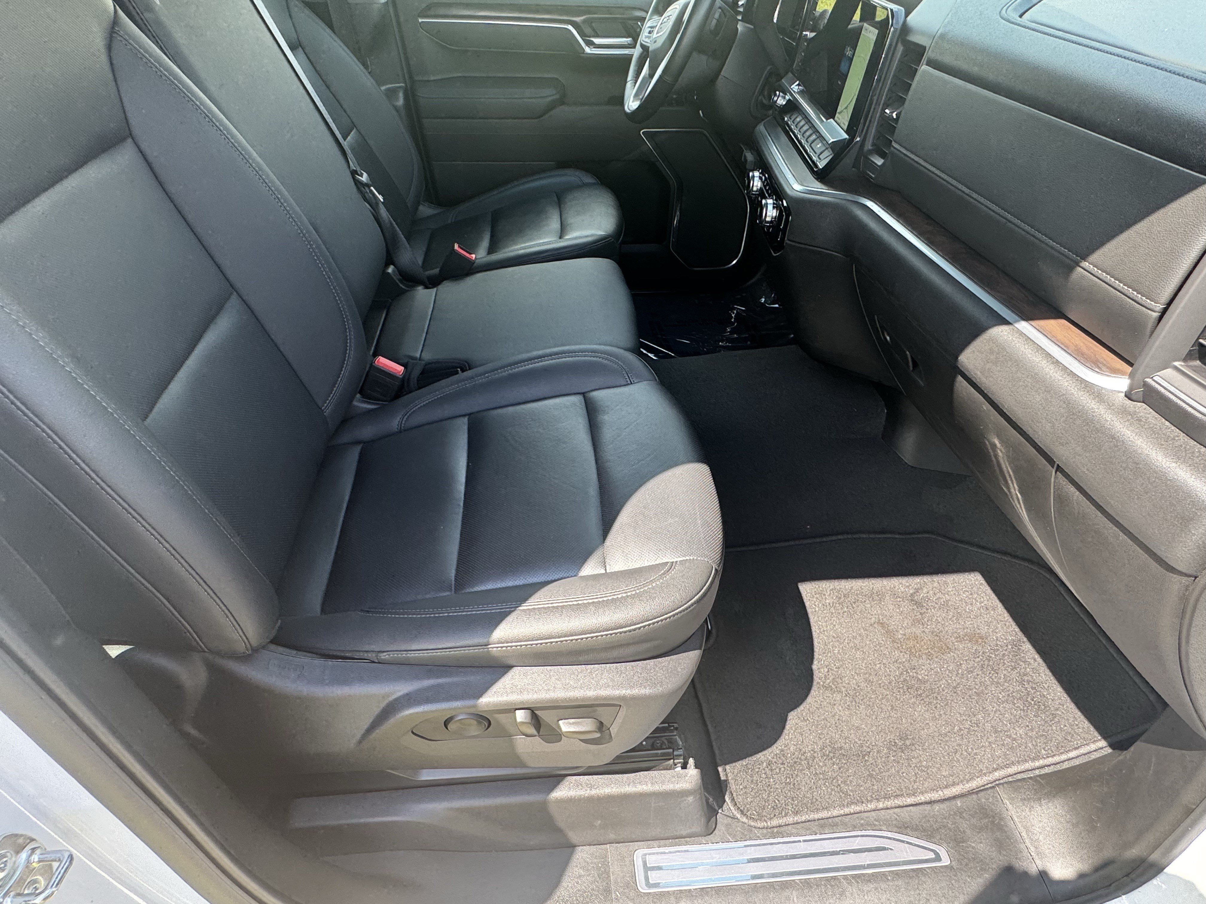 Used 2025 GMC Sierra 1500 SLT AWD/4WD image 13