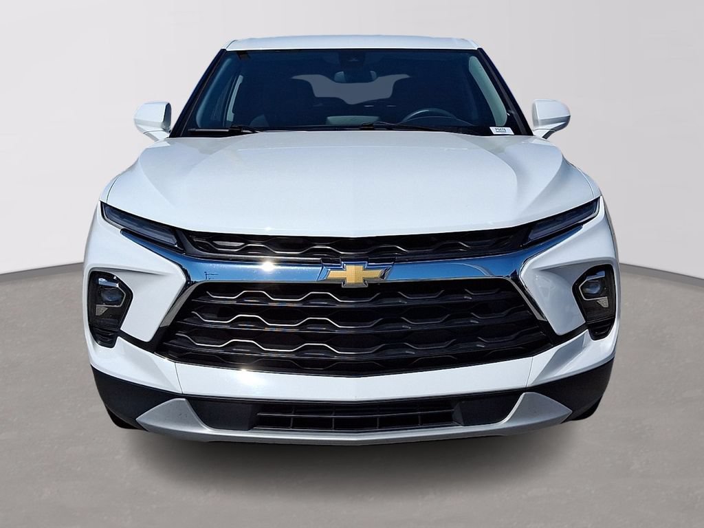 Used 2025 Chevrolet Blazer LT AWD/4WD image 2