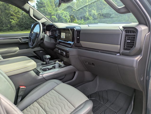 Used 2025 Chevrolet Silverado 1500 ZR2 w/ Technology Package image 38