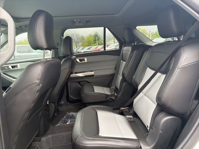 Certified 2023 Ford Explorer XLT w/ Equipment Group 202A image 18