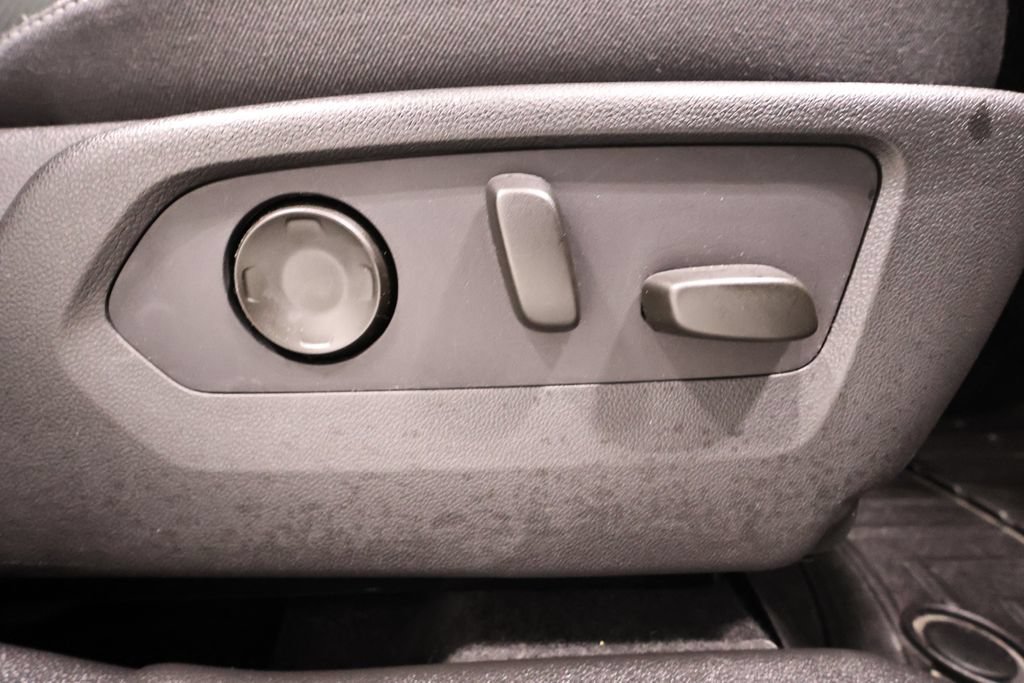 Used 2021 Buick Envision Essence FWD image 21