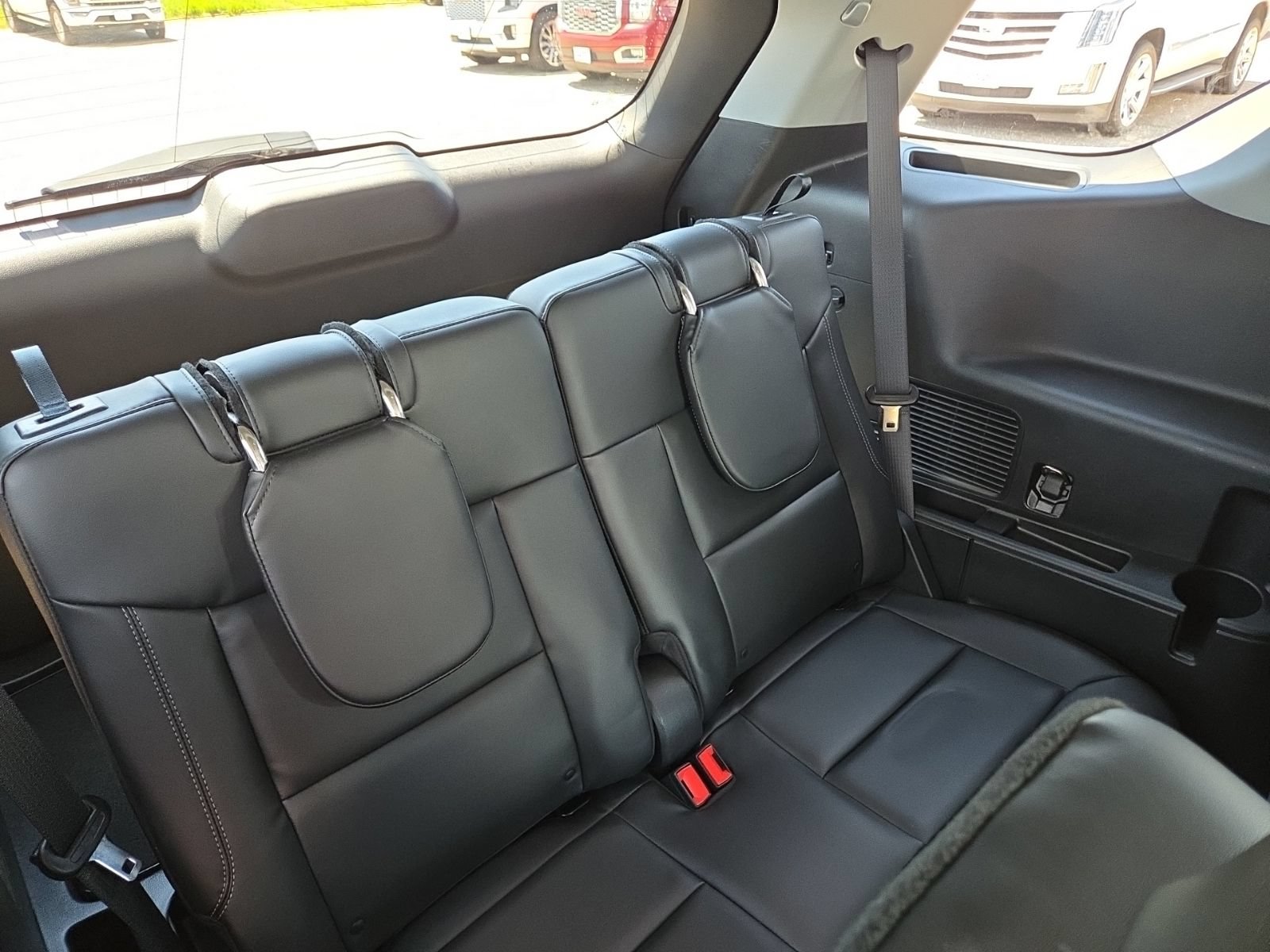 Certified 2022 Ford Explorer XLT w/ Equipment Group 202A AWD/4WD image 46