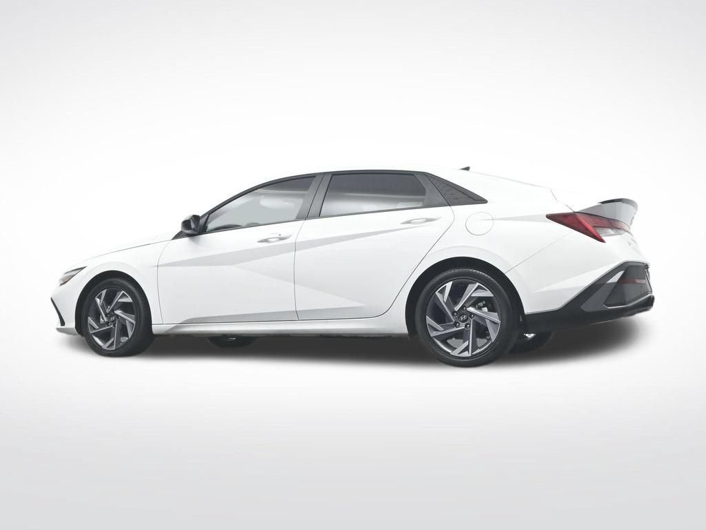 Used 2025 Hyundai Elantra SEL FWD image 46