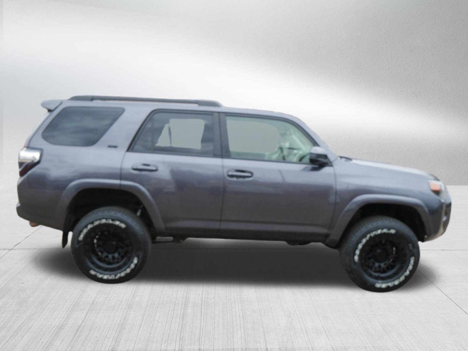 Used 2022 Toyota 4Runner SR5 AWD/4WD image 6