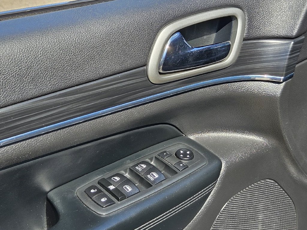 Used 2020 Jeep Grand Cherokee Limited AWD/4WD image 18