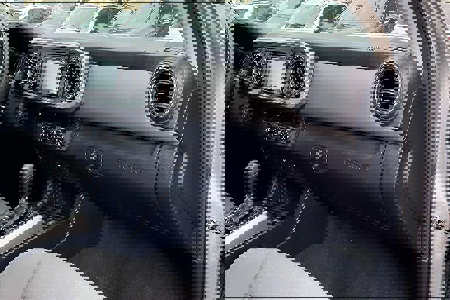 Used 2017 Toyota Tacoma SR5 RWD image 23