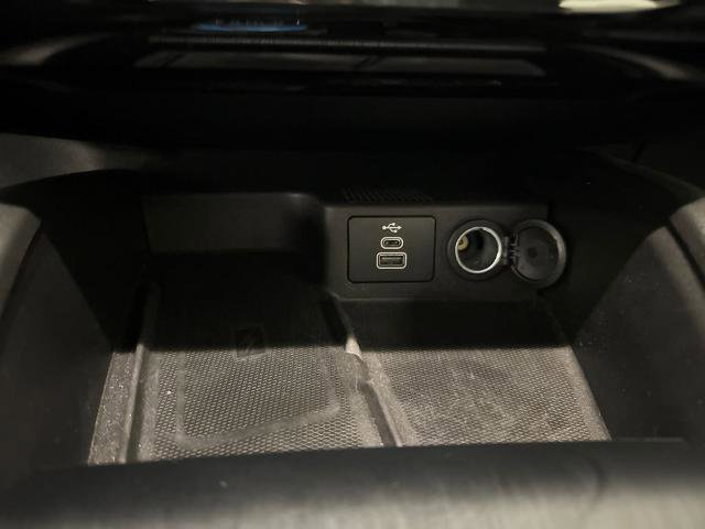 Certified 2025 Ford Escape SE w/ PHEV Premium Package image 25