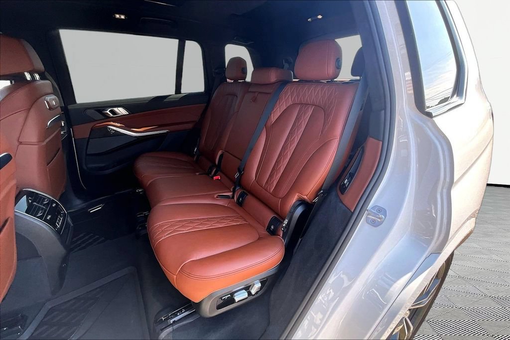 Used 2025 BMW X7 M60i w/ Climate Comfort Package AWD/4WD image 26