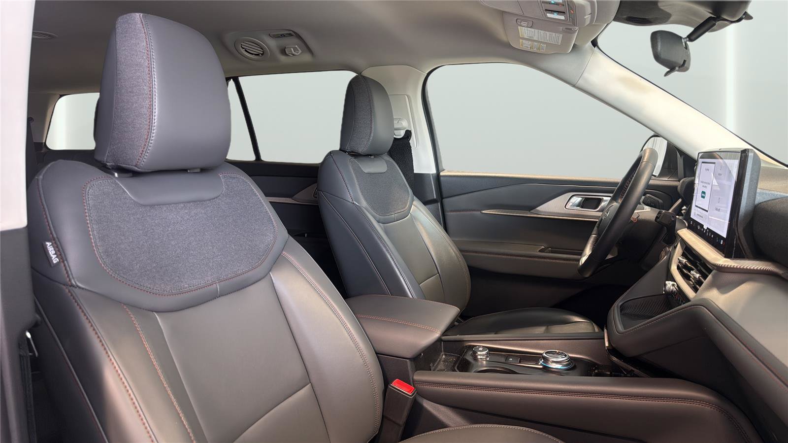 Certified 2025 Ford Explorer Active w/ Active Comfort Package AWD/4WD image 15