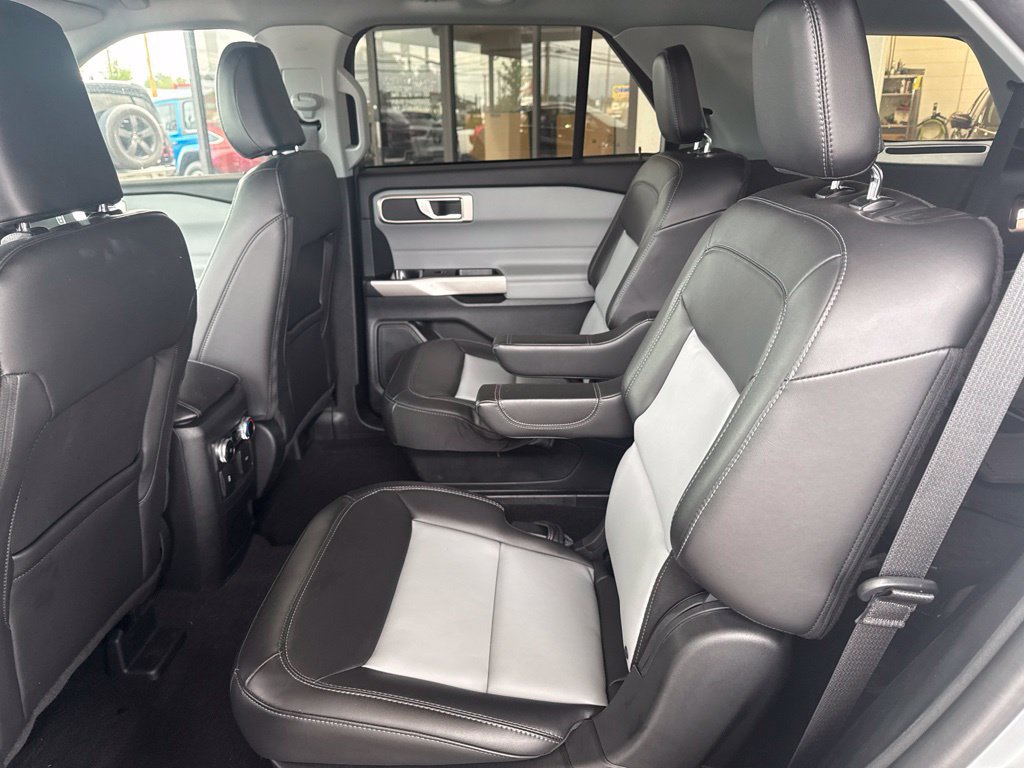 Certified 2024 Ford Explorer XLT w/ Equipment Group 202A AWD/4WD image 12