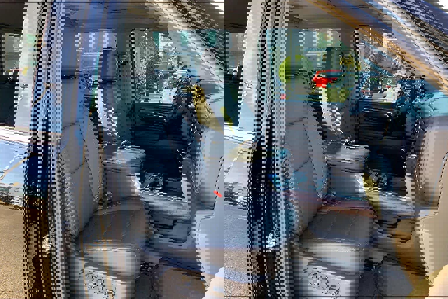 Used 2024 GMC Sierra 2500 SLT w/ SLT Premium Package image 9